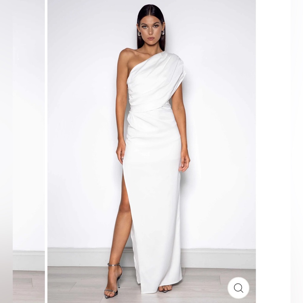 JAUS white gown